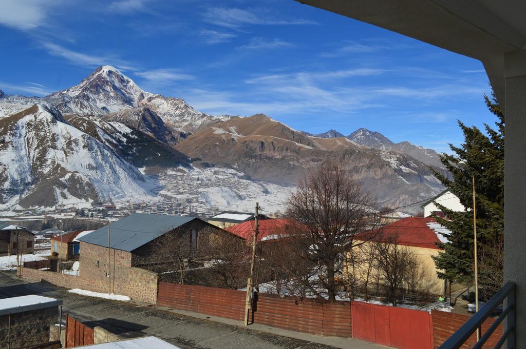 Guest House Qubi Kazbegi Exteriör bild