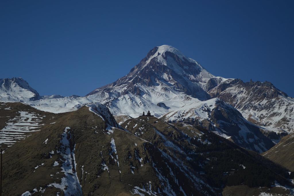 Guest House Qubi Kazbegi Exteriör bild