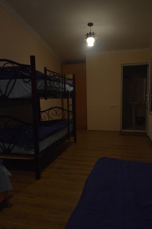 Guest House Qubi Kazbegi Exteriör bild