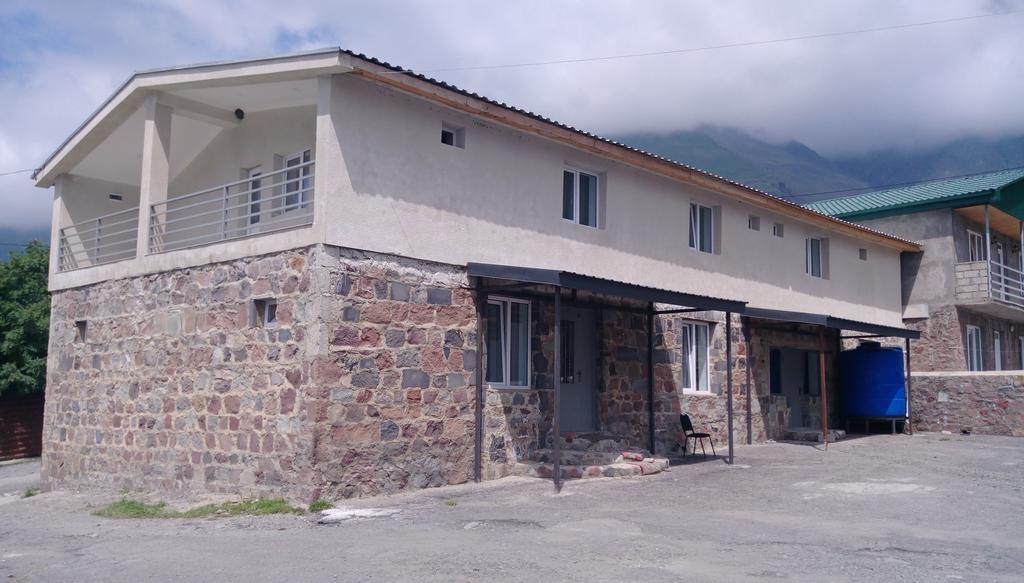 Guest House Qubi Kazbegi Exteriör bild