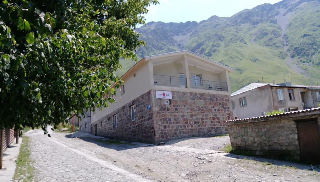 Guest House Qubi Kazbegi Exteriör bild