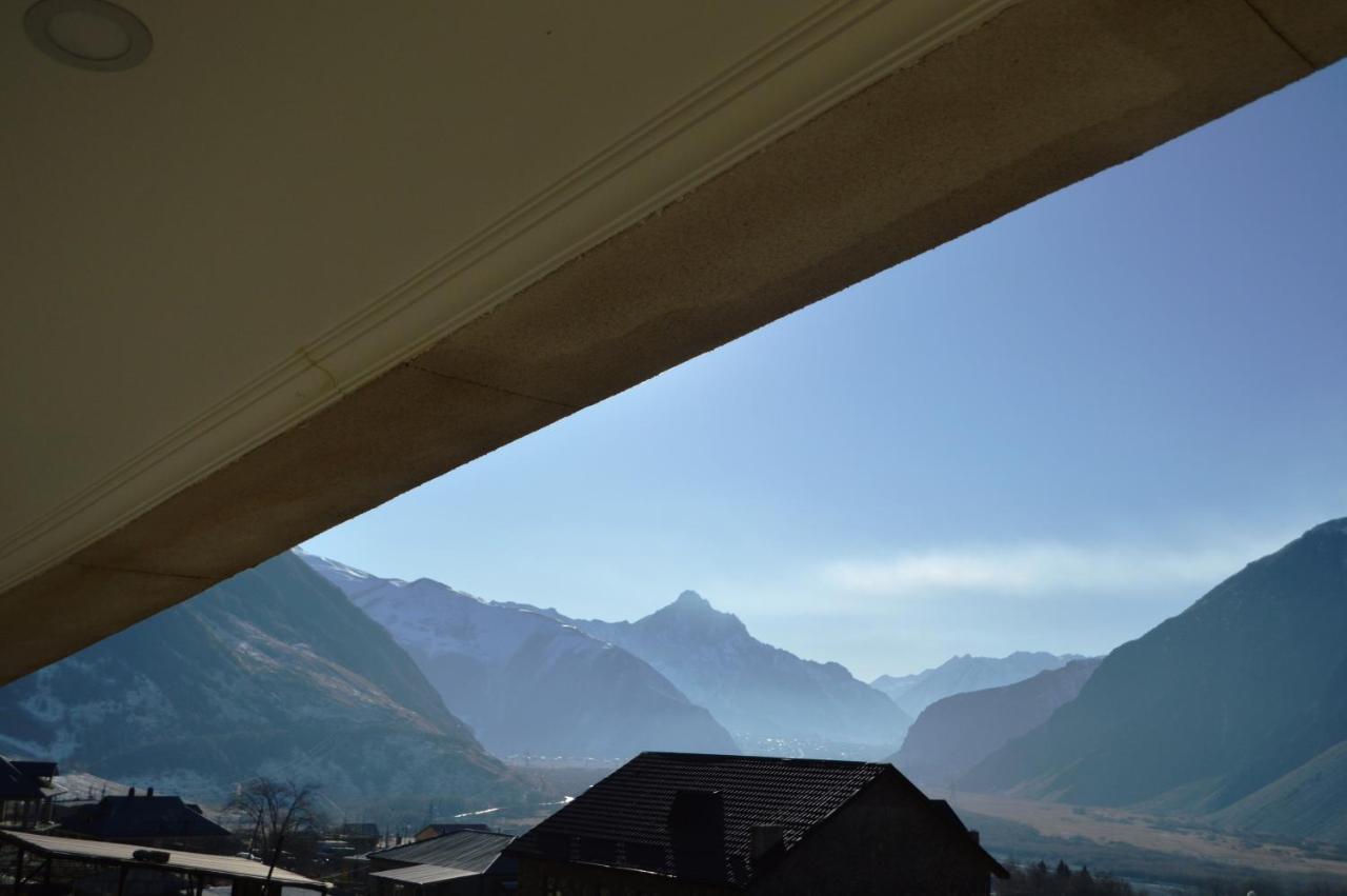 Guest House Qubi Kazbegi Exteriör bild