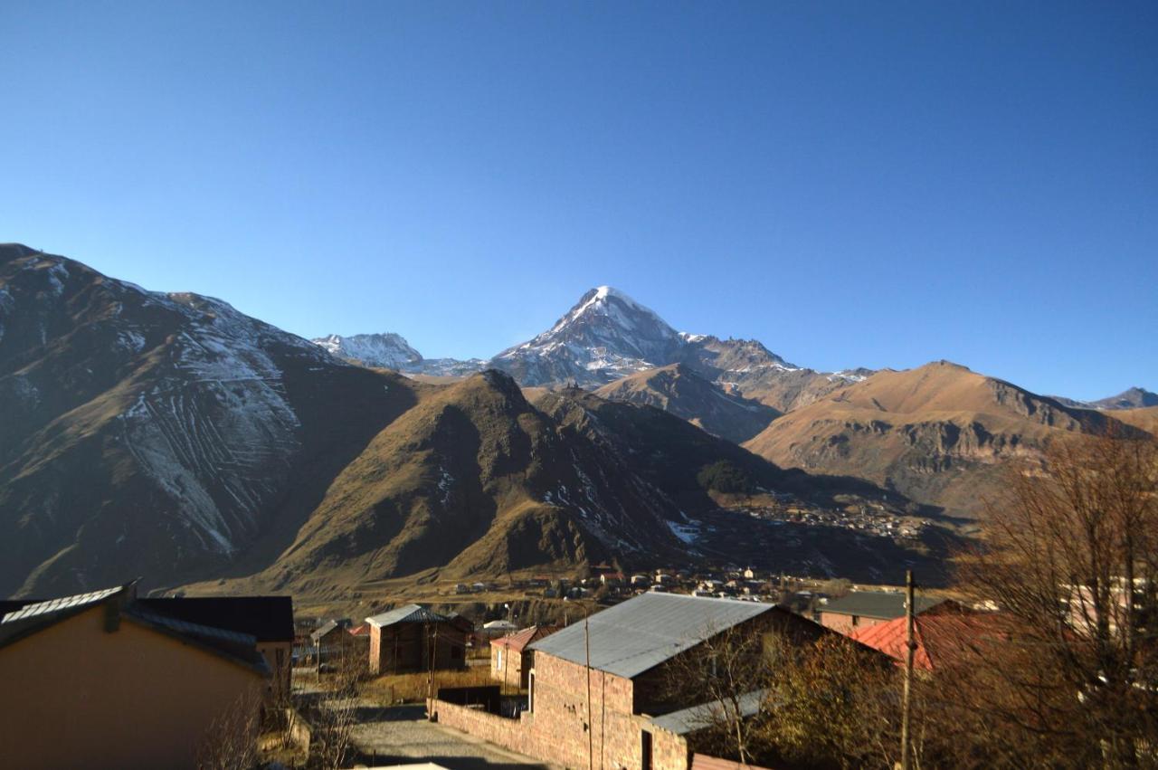 Guest House Qubi Kazbegi Exteriör bild