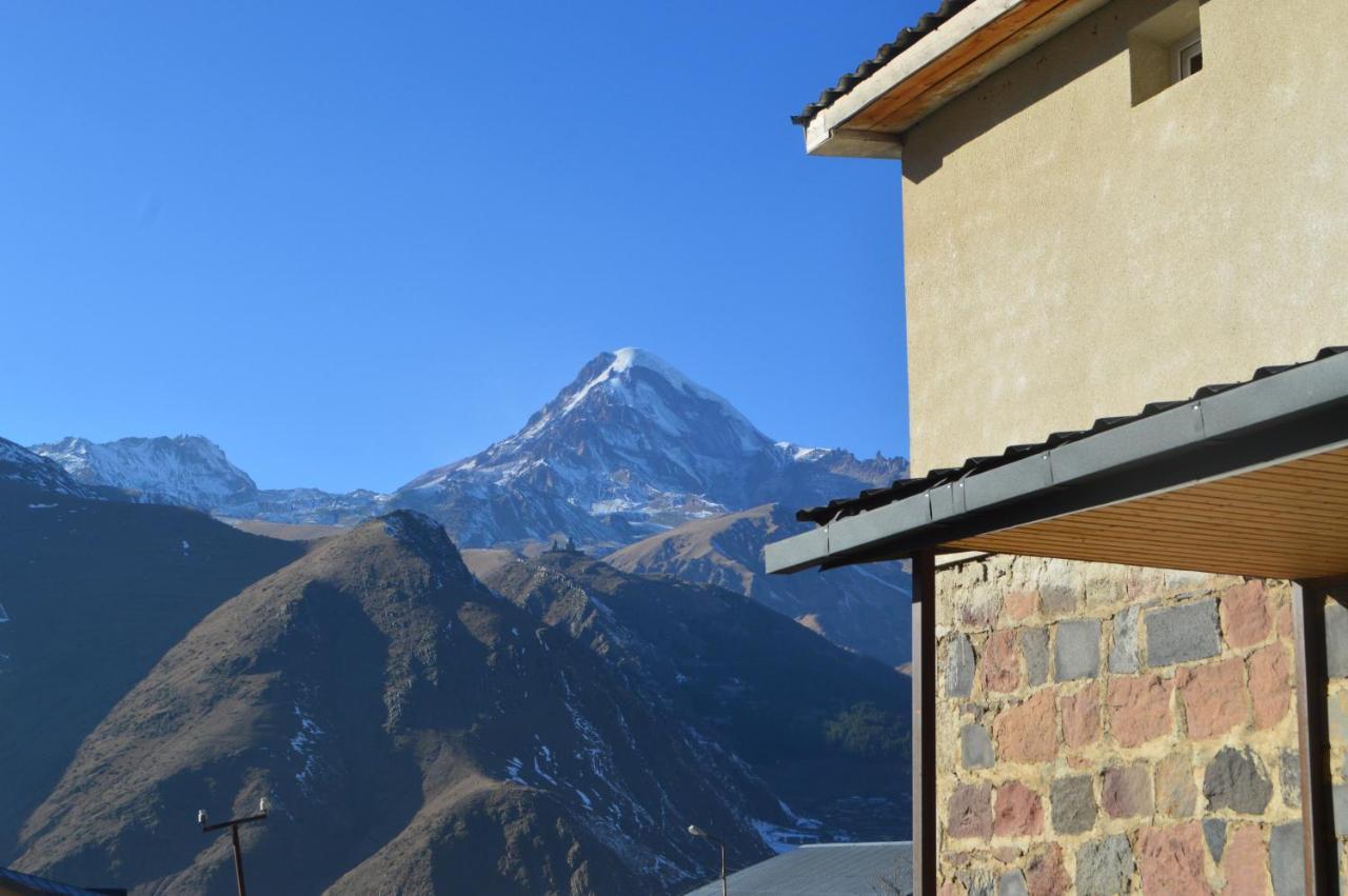 Guest House Qubi Kazbegi Exteriör bild