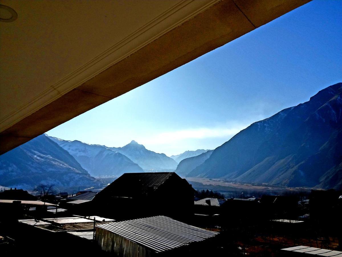 Guest House Qubi Kazbegi Exteriör bild
